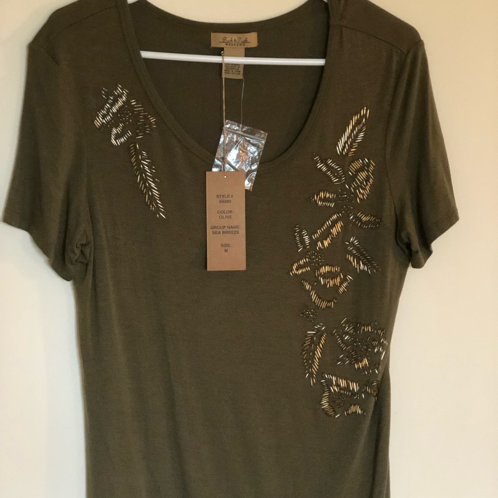 Lovely olive green s/s knit top.